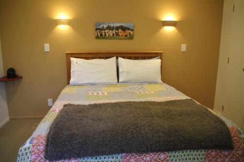 Silverstream Alpaca Farmstay & Tourにあるベッド