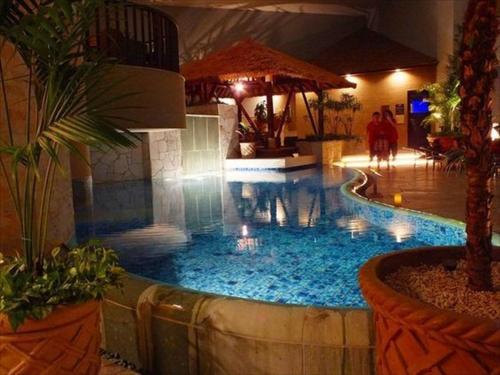 a large swimming pool in a hotel room at Bunkyo-ku Hakusan House in Tokyo