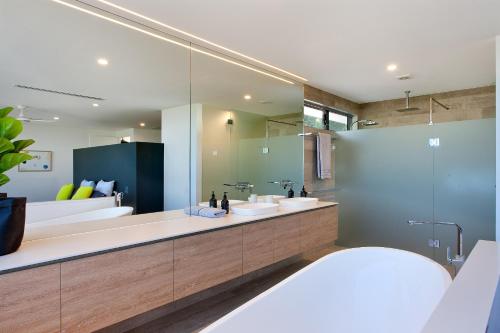 O baie la Bluey's Beach House - 5 Bedroom