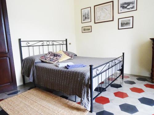 En eller flere senge i et værelse på Villa Albonico