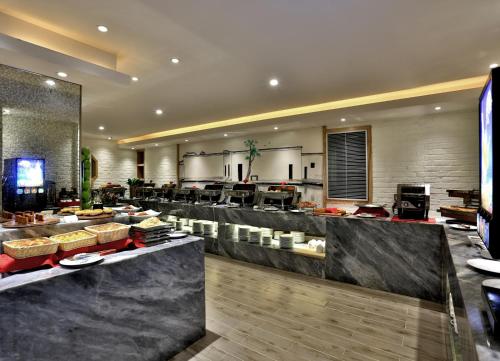 a restaurant with a buffet line with food on display at Byland Star Hotel in Yiwu
