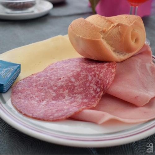 Mad på hotellet eller i nærheden