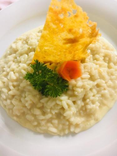 Comida en o cerca de este hotel