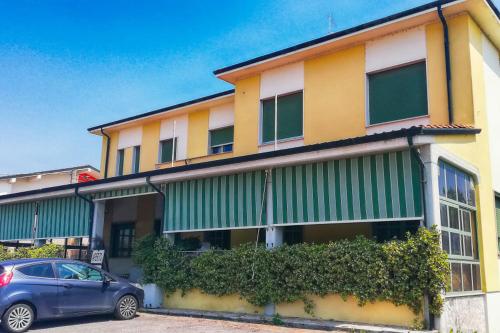 a blue car parked in front of a building at Albergo La Rovere in Roverbella