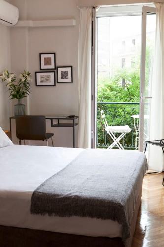 Chic & Comfortable Central Apart, close to National Archeological Museum!