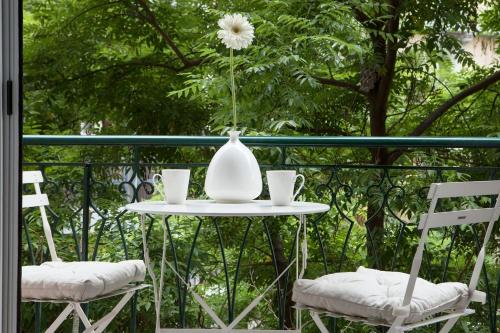 Chic & Comfortable Central Apart, close to National Archeological Museum!
