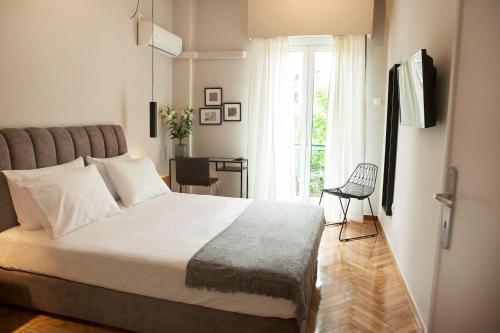 Chic & Comfortable Central Apart, close to National Archeological Museum!