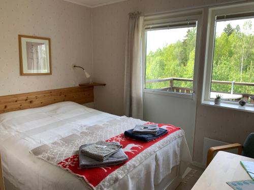 Postel nebo postele na pokoji v ubytování Kullerbacka Gästhus