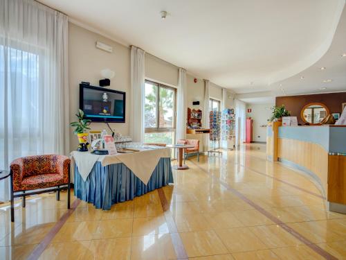 Gallery image of Hotel Cristina in Limone sul Garda