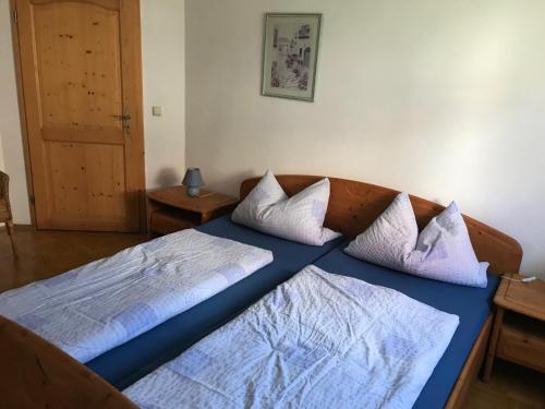 Ένα ή περισσότερα κρεβάτια σε δωμάτιο στο Ferienwohnung Scherr