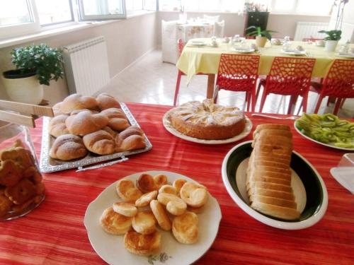 Breakfast options available to guests at B&b la finestra sul mare
