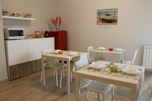 A kitchen or kitchenette at b&b Appiddaveru
