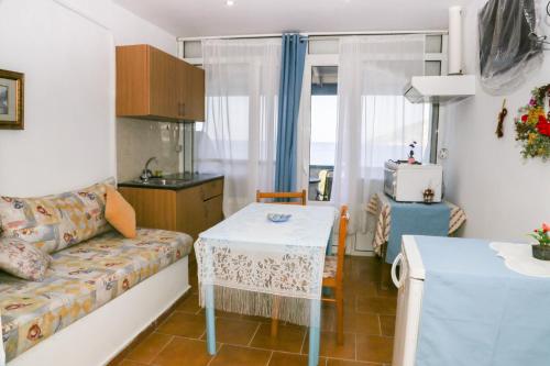 Gallery image of Tony's Rooms in Alinda