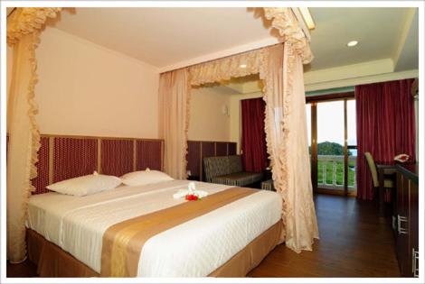 Ένα ή περισσότερα κρεβάτια σε δωμάτιο στο Airai Water Paradise Hotel & Spa
