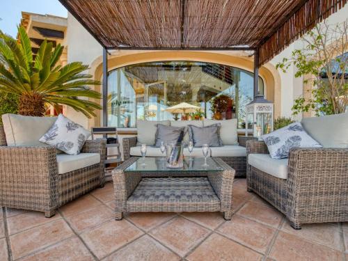 Χώρος καθιστικού στο Villa Bellevue by Interhome