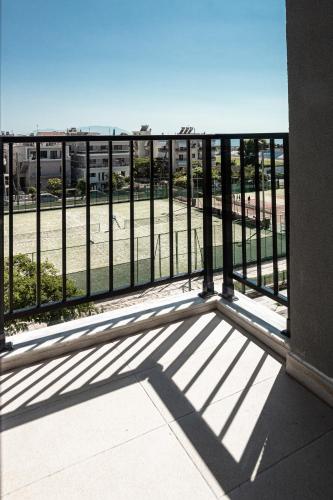 En balkon eller terrasse på 31 Doors Hotel