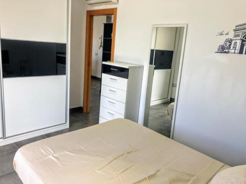 A television and/or entertainment centre at APARTAMENTO JMHR 5