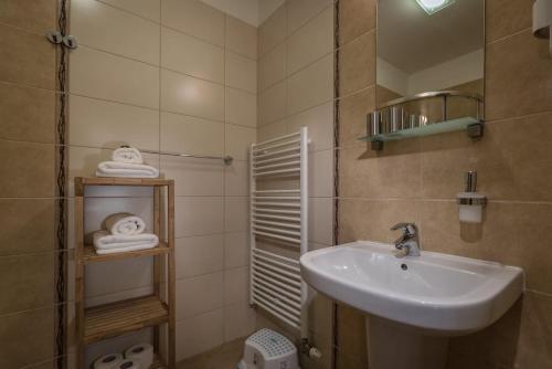 A bathroom at Apartmán Bešeňová