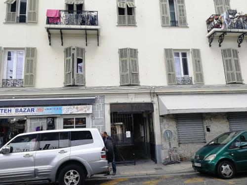CASA REINE JEANNE- ideal groups & family -CENTRAL near train station - PARKING - New&CONFORT-AC
