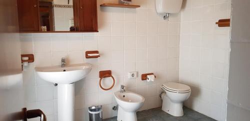 a bathroom with a toilet and a sink at Poggio Al Palio in San Lorenzo a Merse