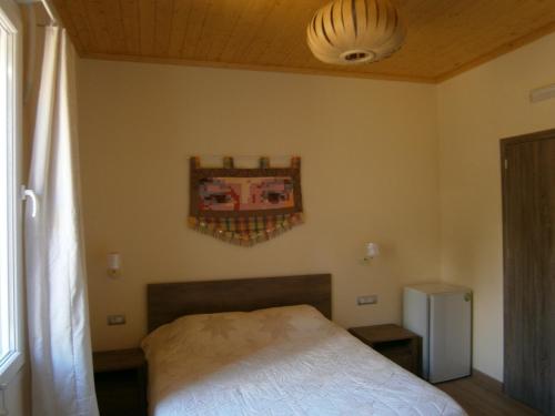 a bedroom with a bed and a ceiling at The Magic Mountain in Tsapournia