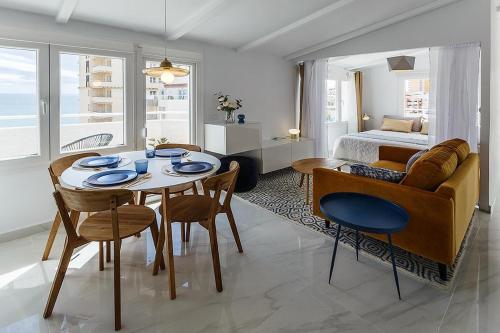 LUXURY PENTHOUSE, SEA VIEWS, 50m FROM THE BEACH!