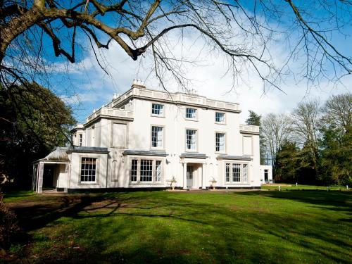 a large white house on a grassy field at YHA Stratford-Upon-Avon in Stratford-upon-Avon