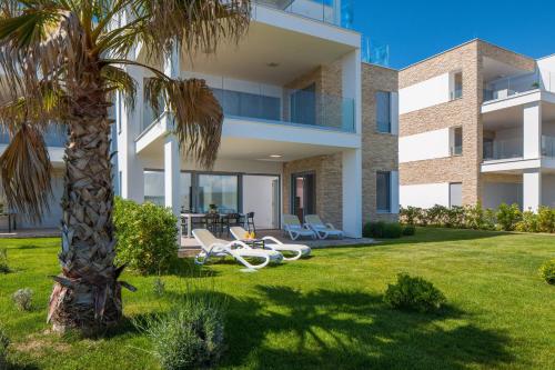 Luxury Design Beach Front Apartment – Photos 3
