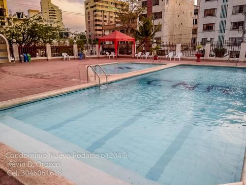 The swimming pool at or close to Condominio Nuevo Rodadero 1204