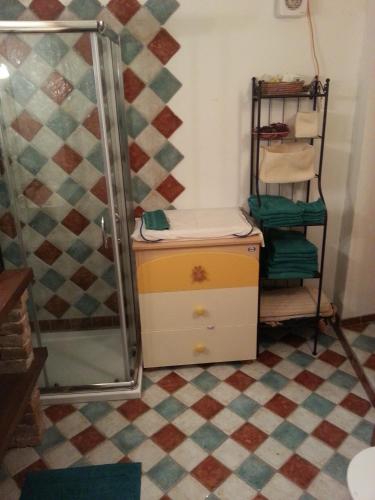 a bathroom with a sink and a shelf in a room at la casa sull'arcobaleno 1 in Manta