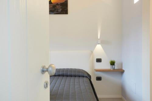 a bedroom with a bed in a room at Affittacamere Somnium in Sirolo