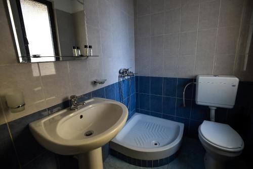 
A bathroom at Hotel Niku
