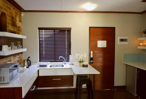 Una cocina o zona de cocina en Grey Manor Guesthouse