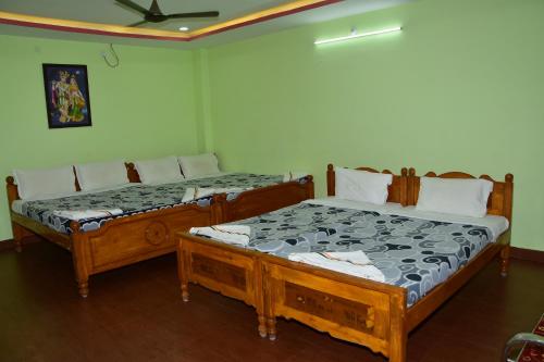 Jayaram Residency Srikalahastiにあるベッド