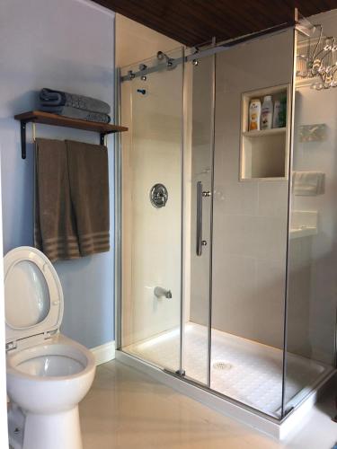 Ένα μπάνιο στο Blue Gables Bed and Breakfast