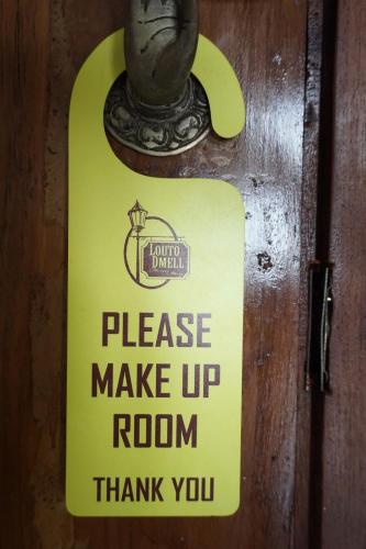 a sign on a door that says please make up room thank you at Louto Dmell Villa & Guesthouse in Sanur