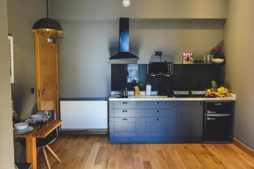 Dapur atau dapur kecil di MONO Suites Old Town