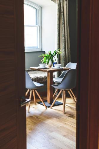 Gambar di galeri bagi MONO Suites Old Town di Edinburgh