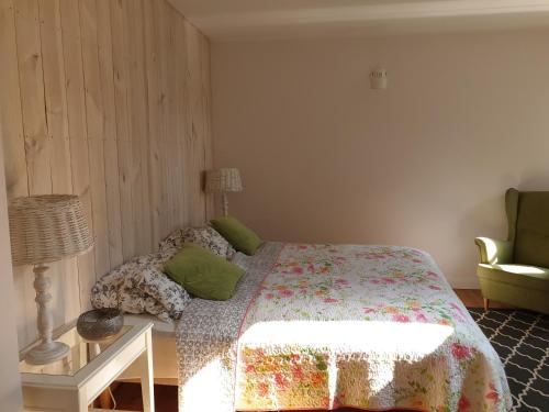 a bedroom with a bed and a table with a lamp at Majątek Morgi in Suchowola