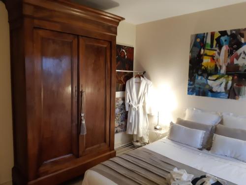 Postel nebo postele na pokoji v ubytování "Bohème Chic" TramA direct aéroport-gare StJean-Bordeaux centre Station Alfred de Vigny 5mn de l appartement Parking gratuit