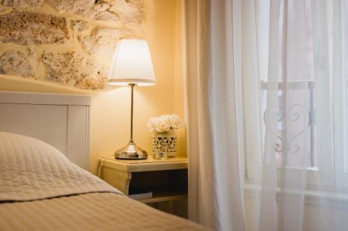 Postel nebo postele na pokoji v ubytování Rooms Villa Duketis