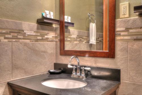 a bathroom with a sink and a mirror at Gatlinburg Inn in Gatlinburg