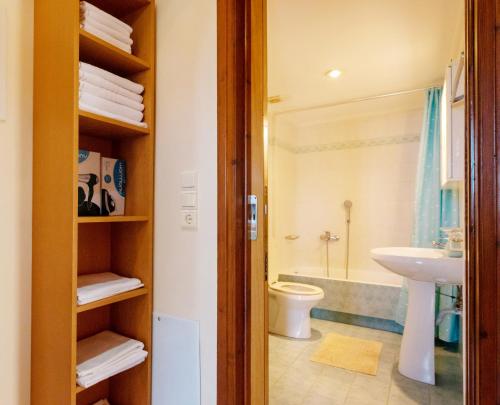 Ένα μπάνιο στο Almyros Aktis mountain and sea apartment