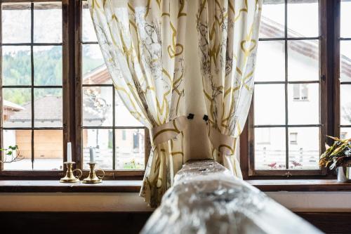 a curtain in front of a window in a room at Das Halali - dein kleines Hotel an der Zugspitze in Ehrwald