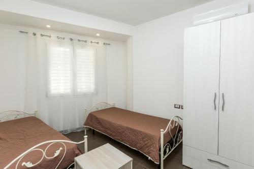 a bedroom with two beds and a dresser at Spuma di mare in Gallipoli