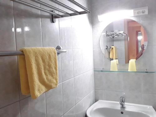 a bathroom with a sink and a mirror at Gasthof Lindenkrug in Broderstorf