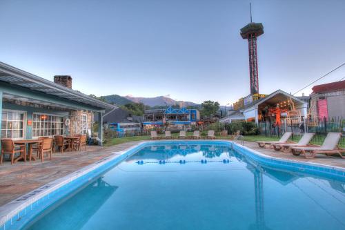 a large swimming pool with chairs and a table at Gatlinburg Inn in Gatlinburg