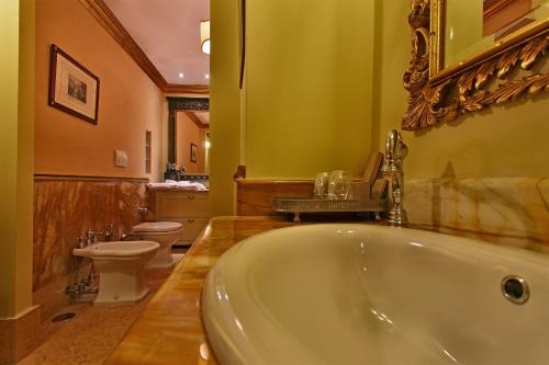 a bathroom with a large tub and a toilet at Residenze Gregoriane - Residenza d'Epoca in Tivoli