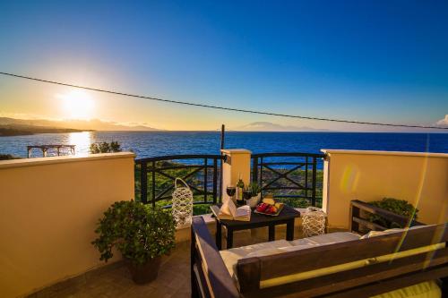 Kondarini Sea View Villa, Just 290m from the beach, by ZanteWize
