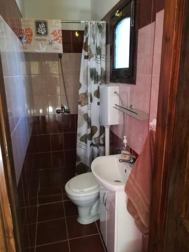 Un baño de Derű Apartman